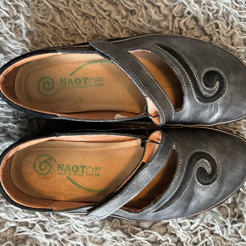 #2 Naot Charcoal Leather Swirl Mary Janes 37/6.5